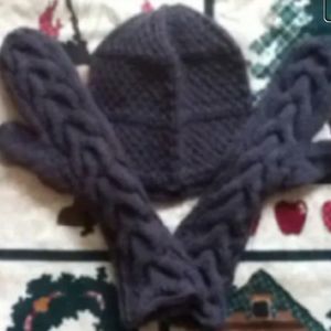 Bella mittens and hat set inspired by Twilight